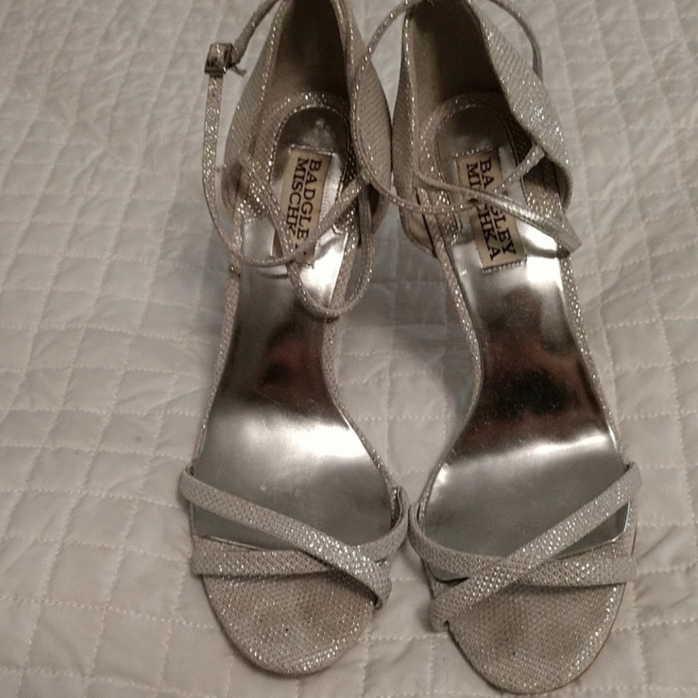 Badgley Mischka cross ankle strappy heel